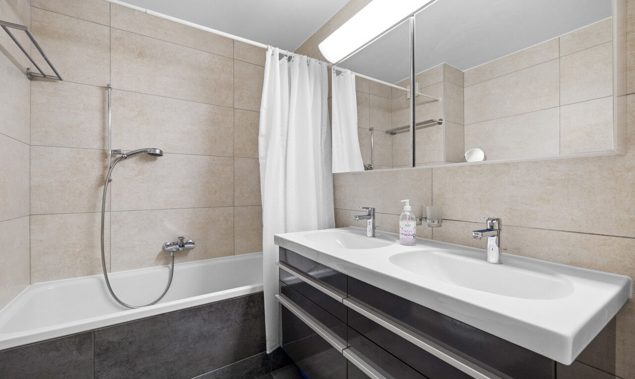 BEEINDRUCKENDE AUSSICHT, GROSSZÜGIGER GRUNDRISS UND HOCHWERTIGES WOHNU - 7