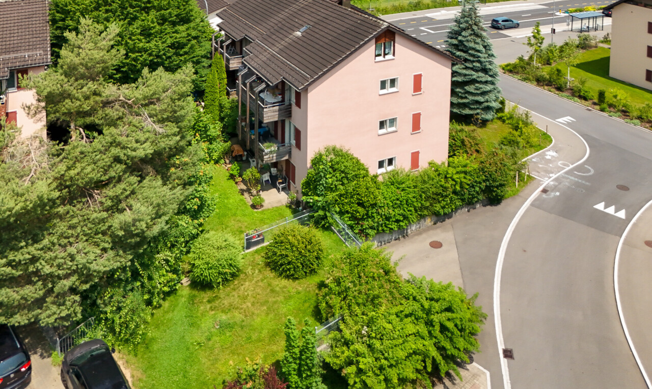 Attraktives Mehrfamilienhaus mit 6 Einheiten in Eschenbach - 1