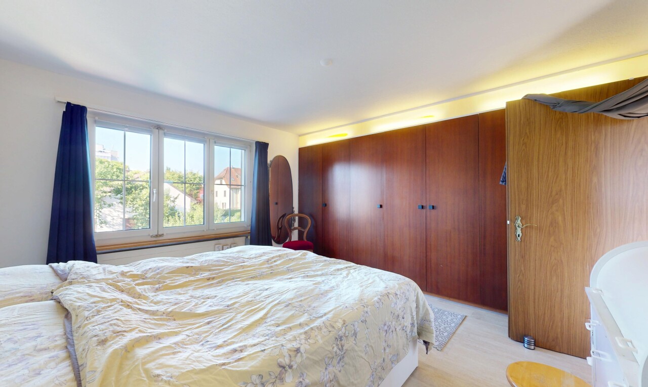 Grosszügiges Haus mit Garten, Garage & viel Platz für Familie & Büro - 3