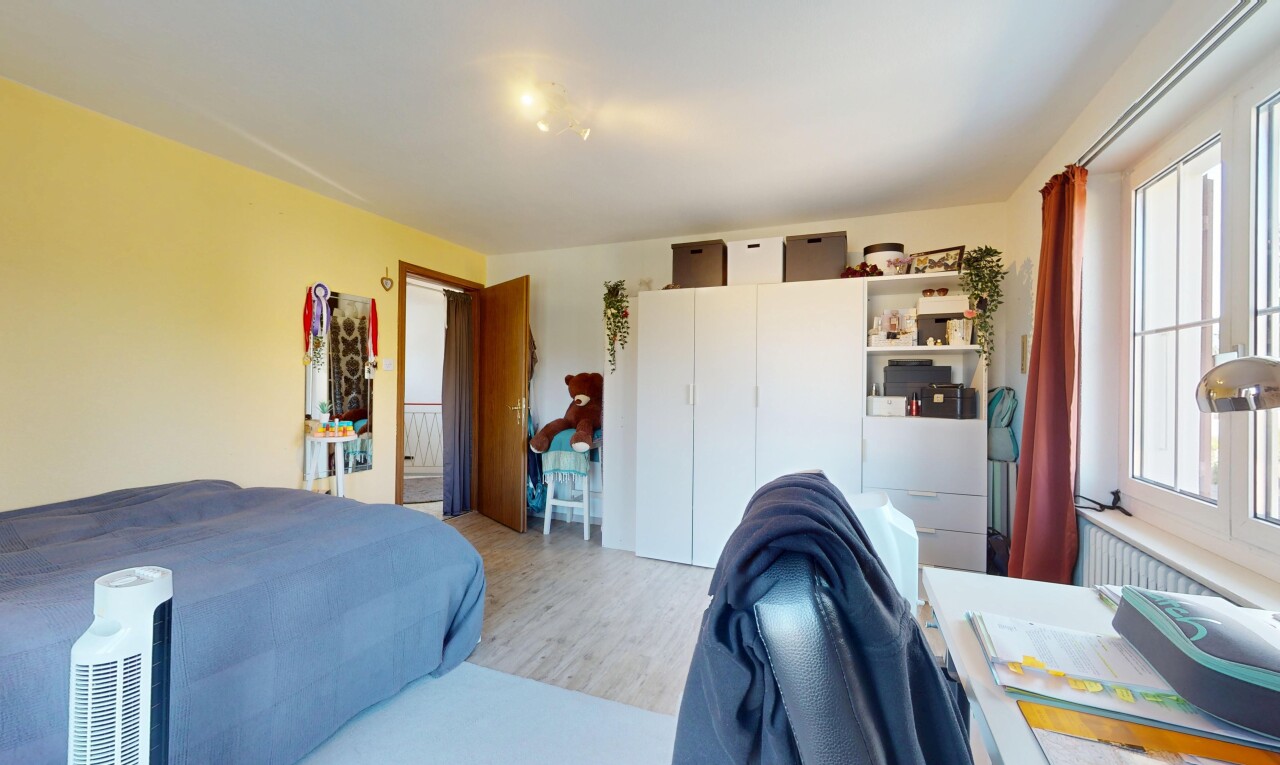 Grosszügiges Haus mit Garten, Garage & viel Platz für Familie & Büro - 7