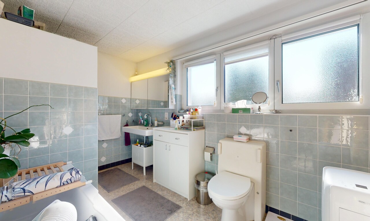 Grosszügiges Haus mit Garten, Garage & viel Platz für Familie & Büro - 9