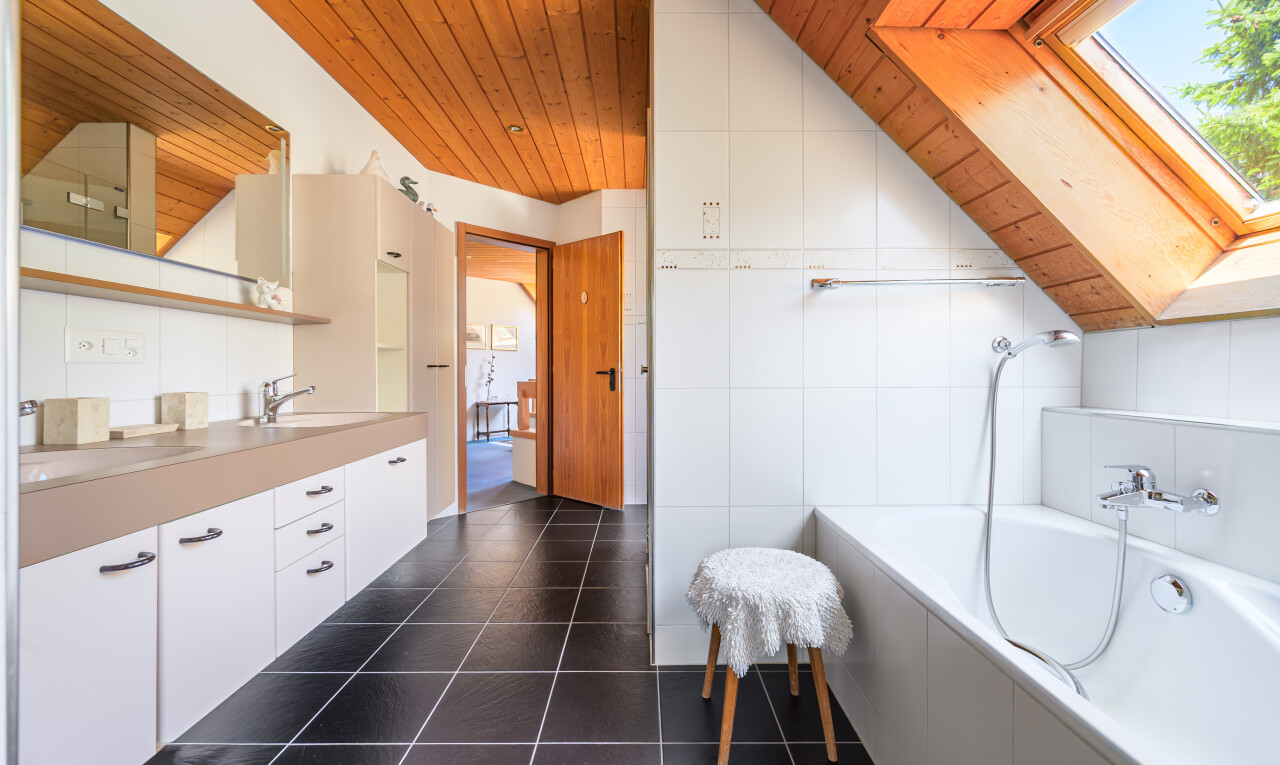 Grosszügiges Einfamilienhaus mit integrierter Praxis - 9