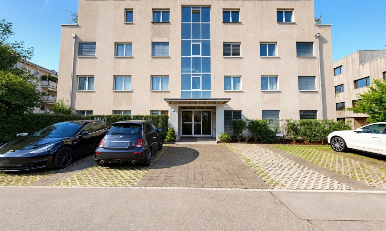 Grosszügige 4.5-Zi.-Wohnung mit Loggia an zentraler, ruhiger Lage - 0