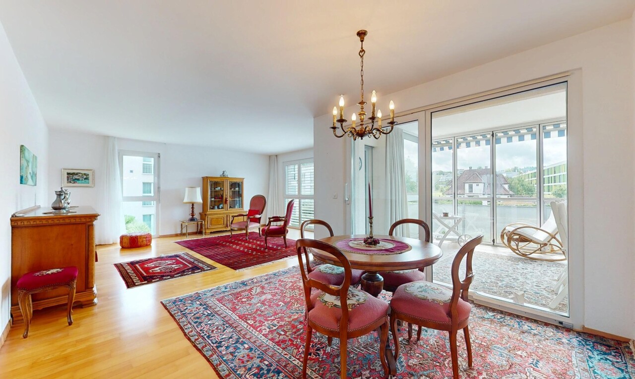 Grosszügige 4.5-Zi.-Wohnung mit Loggia an zentraler, ruhiger Lage - 2