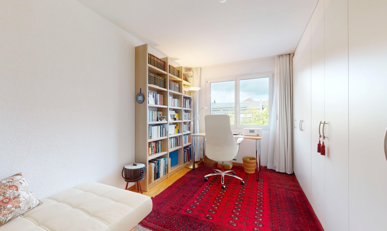 Grosszügige 4.5-Zi.-Wohnung mit Loggia an zentraler, ruhiger Lage - 4