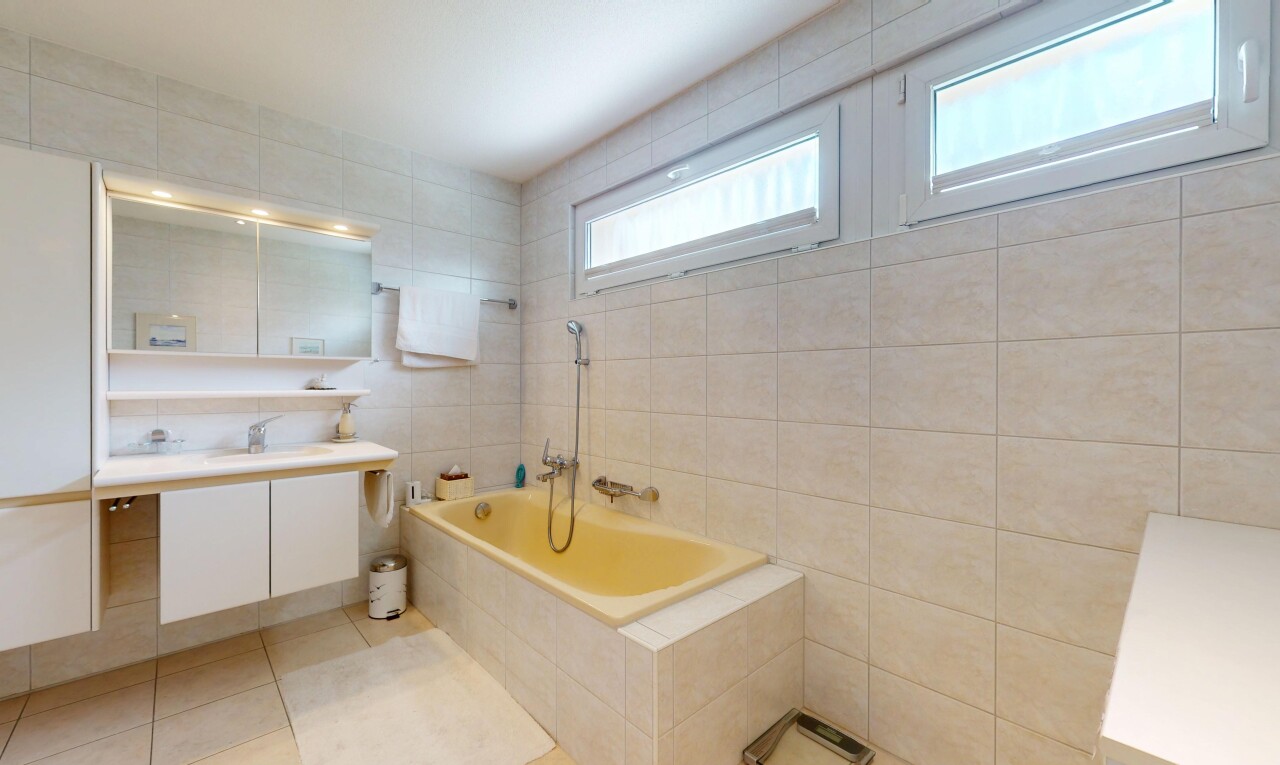 Grosszügige 4.5-Zi.-Wohnung mit Loggia an zentraler, ruhiger Lage - 8