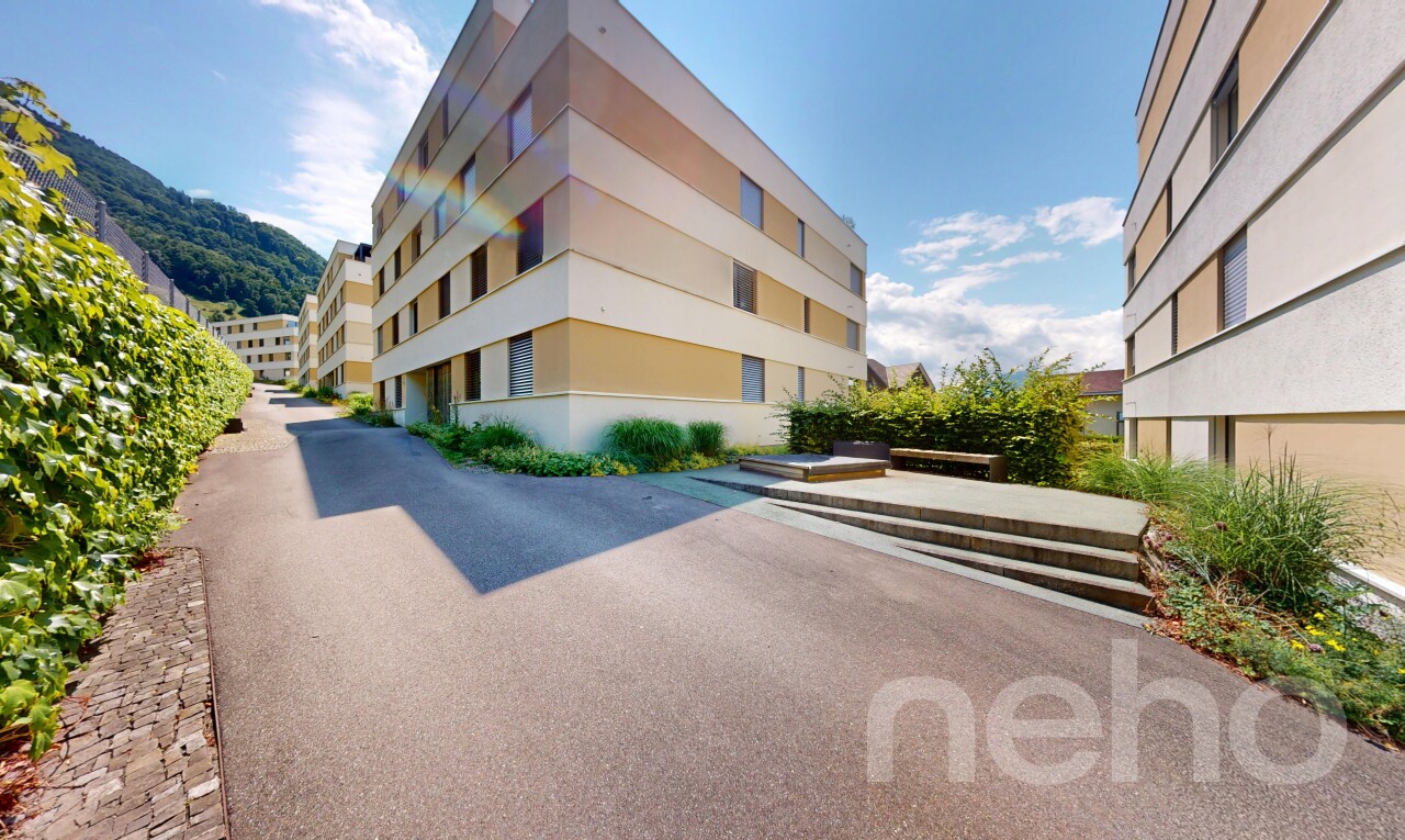 Grosszügiges Wohnen mit Seesicht und nachhaltiger Technik - 1