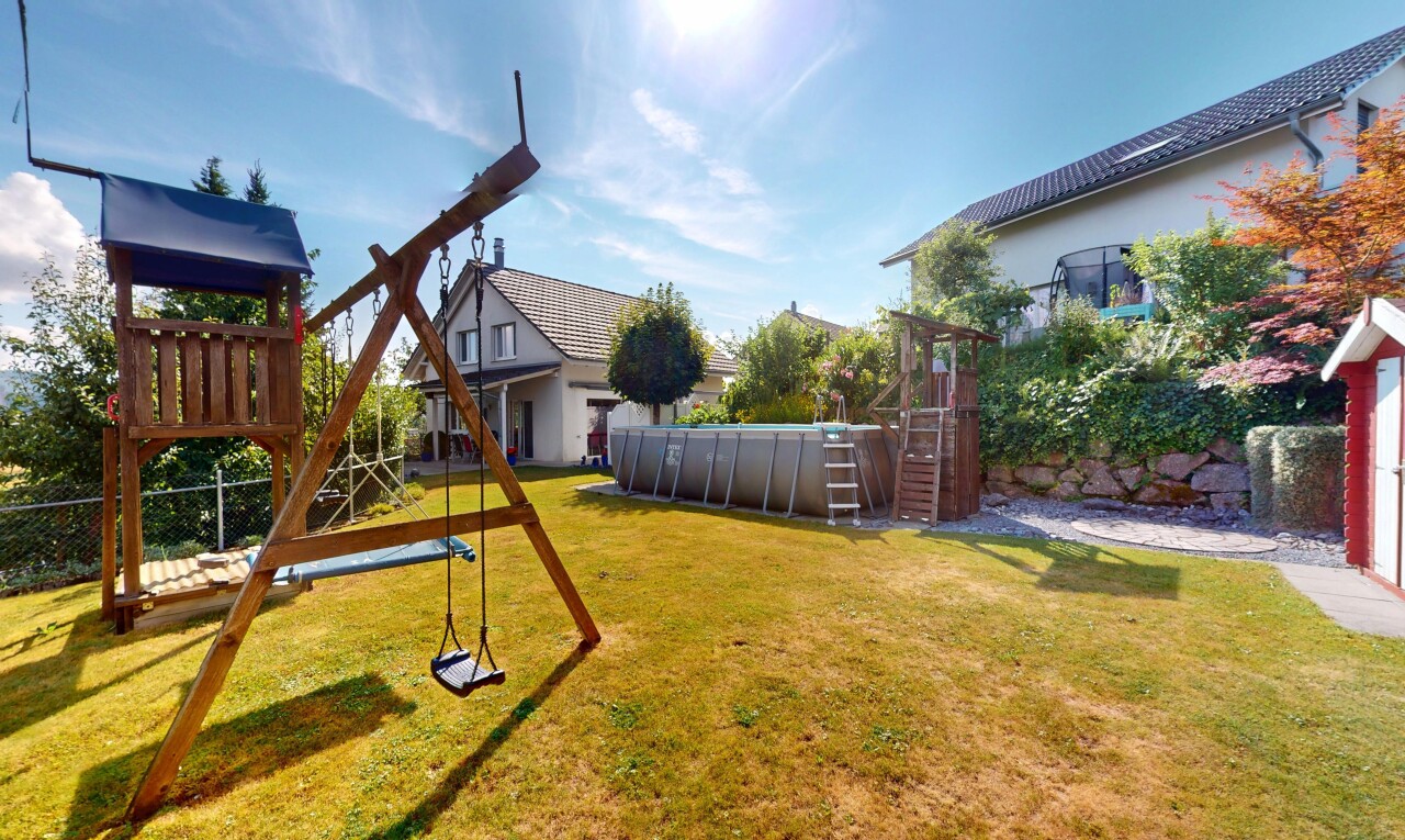 Idyllisches ​E​infamilienhaus mit Gartenparadies - 1