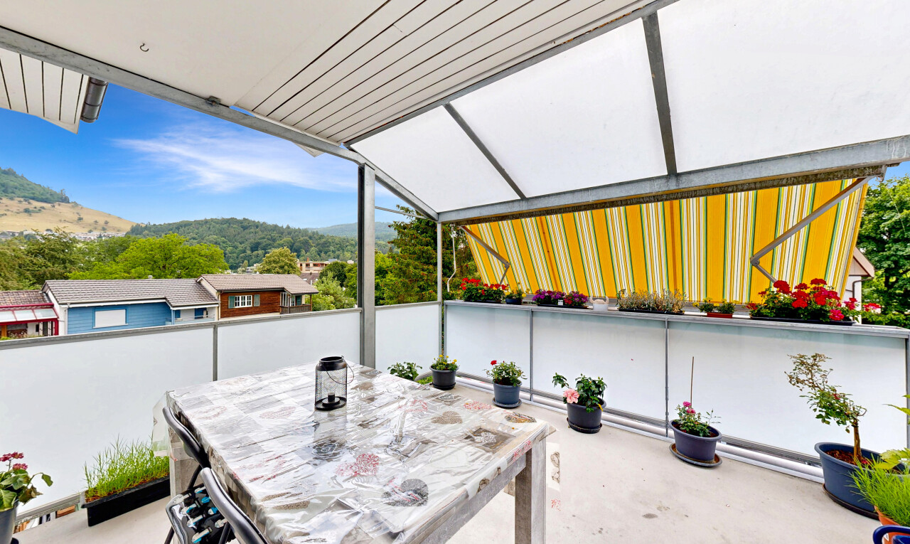 Gepflegte 4.5-Zimmerwohnung mit Garagenbox (im Baurecht) - 1