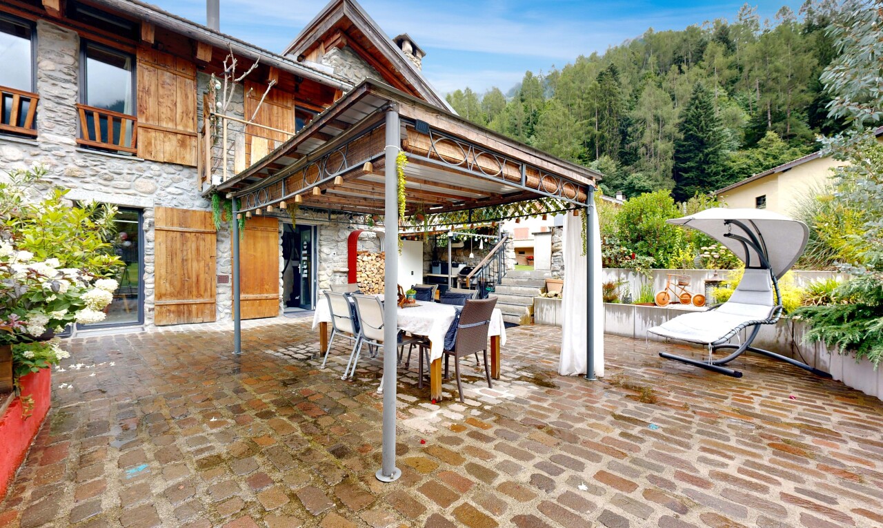 Unvergleichlicher Charme – 4-Zimmer-Haus mit großzügigen Außenbereiche - 2