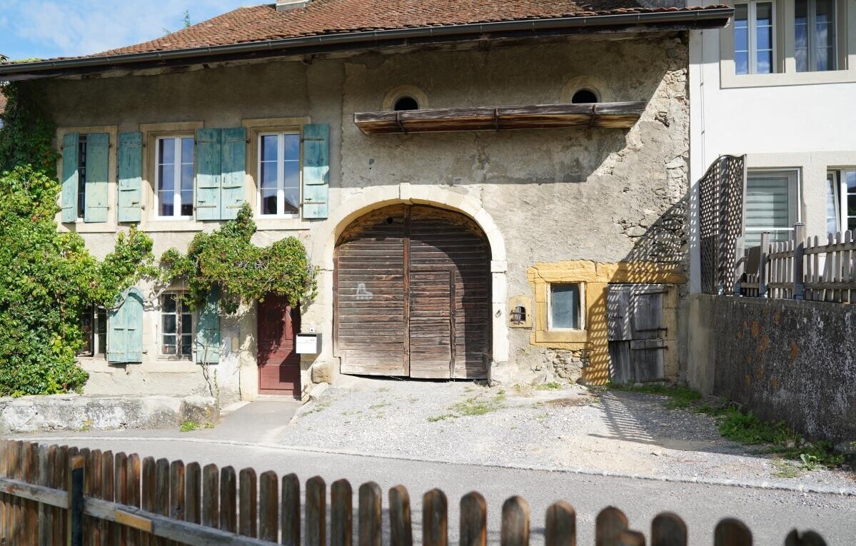 Maison mitoyenne médiane in à Sullens - 1