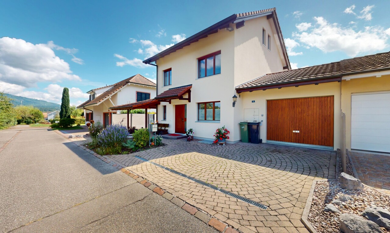 Lichtdurchflutetes Einfamilienhaus mit Garten und Cheminée in Wallbach - 2