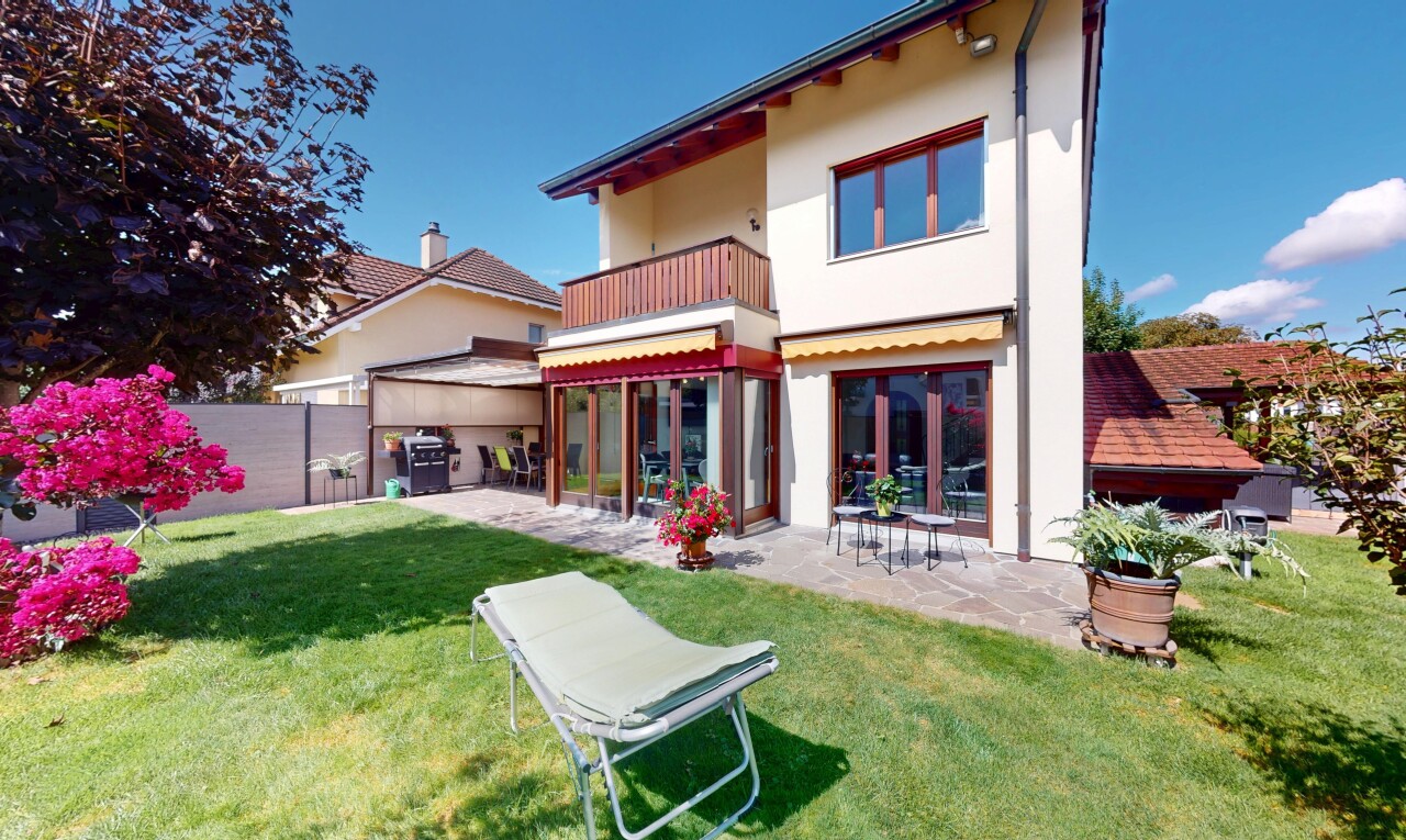 Lichtdurchflutetes Einfamilienhaus mit Garten und Cheminée in Wallbach - 3