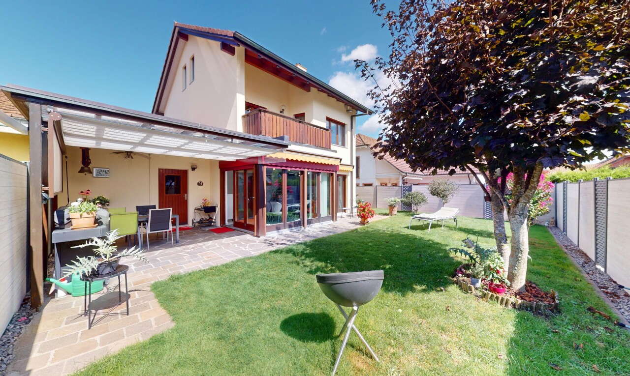 Lichtdurchflutetes Einfamilienhaus mit Garten und Cheminée in Wallbach - 4