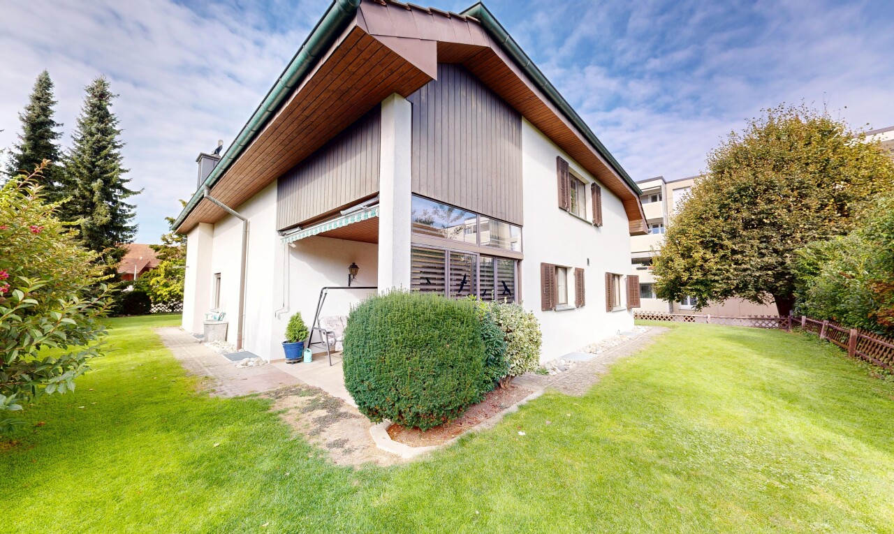 Charmantes 5.5-Zimmer-Haus mit viel Platz und idyllischem Garten - 0