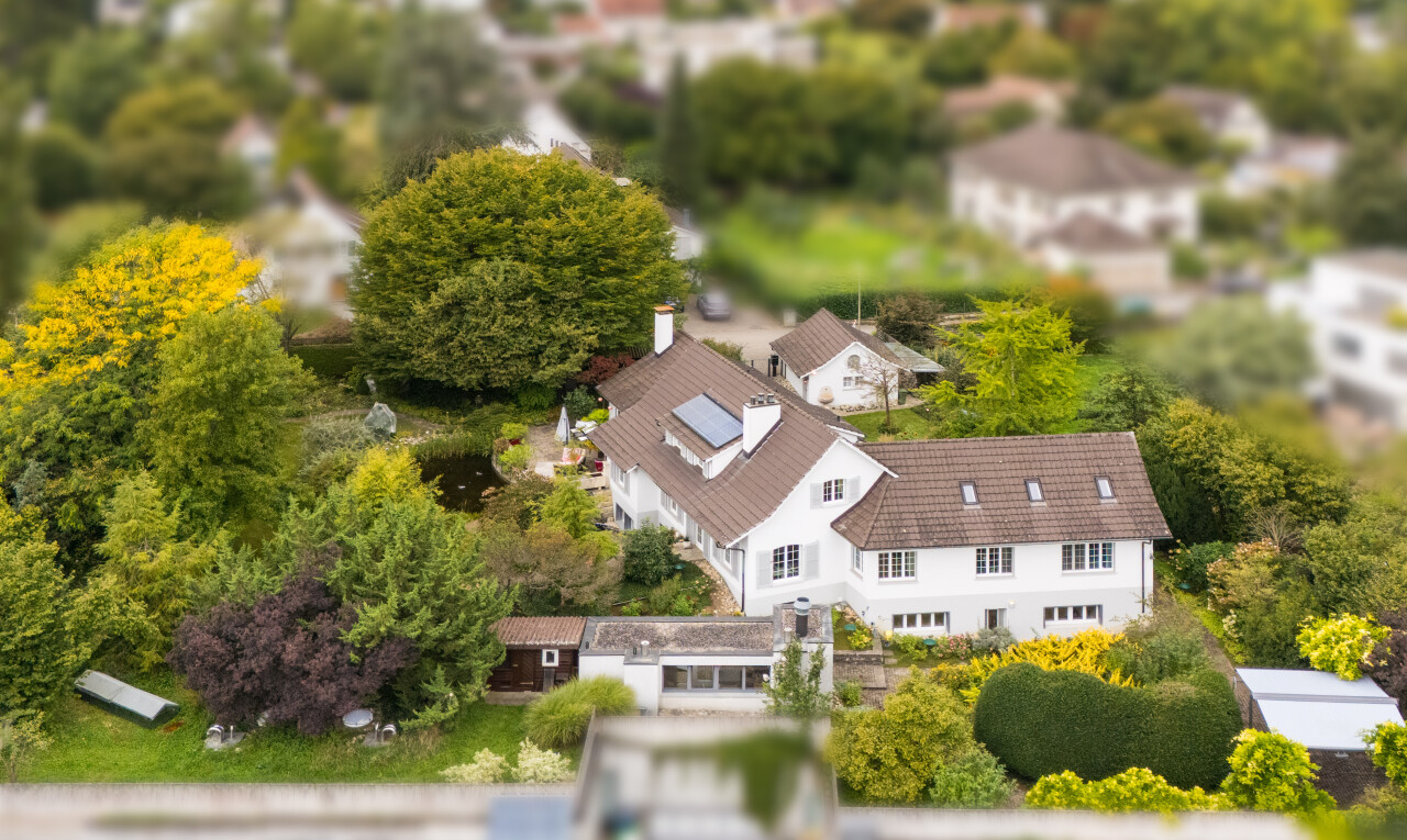 12-Zimmer-Haus mit Gartenoase und viel Raum - 0