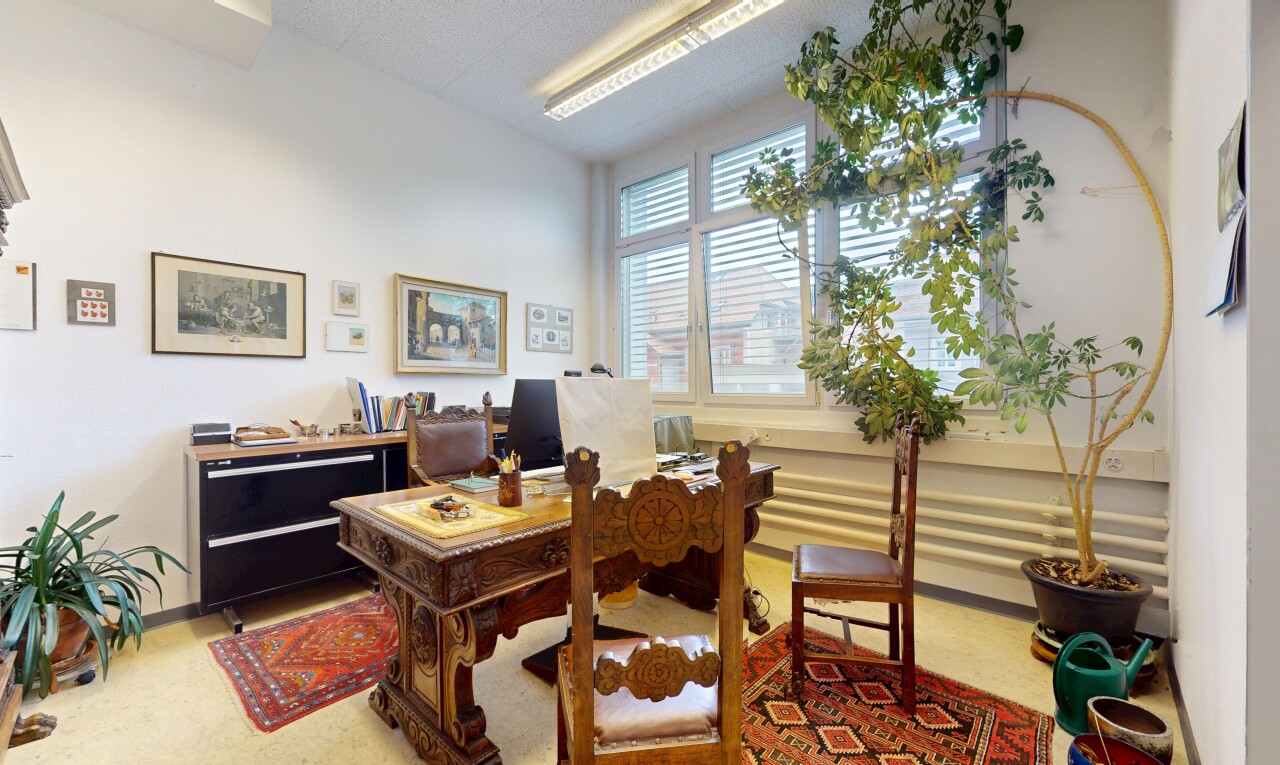 Helles Gebäude mit großem Ausbau- und Renditepotenzial - 3