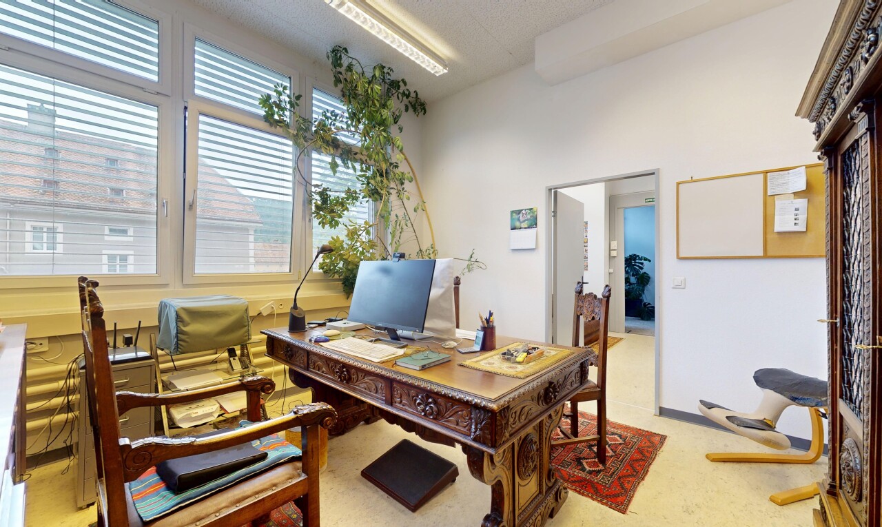 Helles Gebäude mit großem Ausbau- und Renditepotenzial - 4