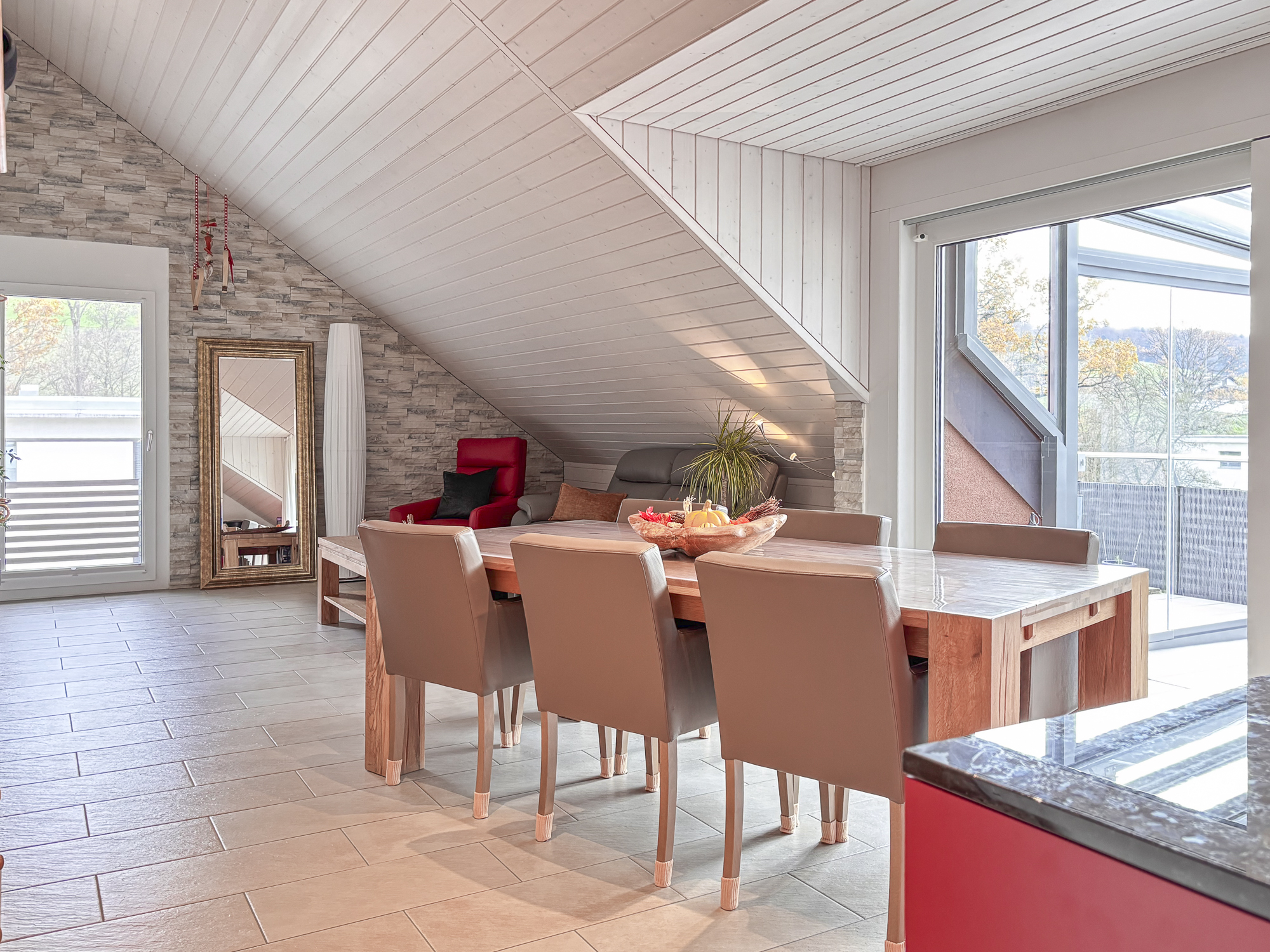 Zentrale und moderne Wohnoase mit sonniger Terrasse - 0