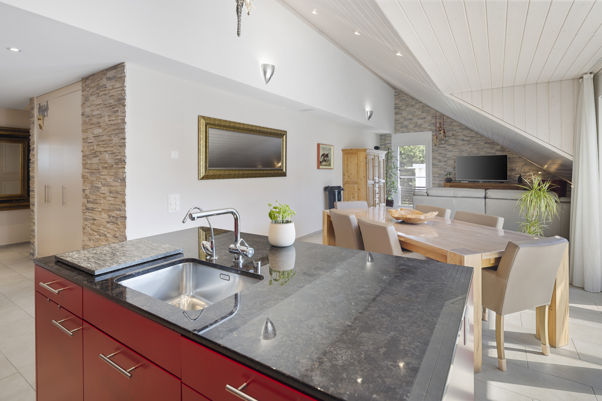 Zentrale und moderne Wohnoase mit sonniger Terrasse - 2