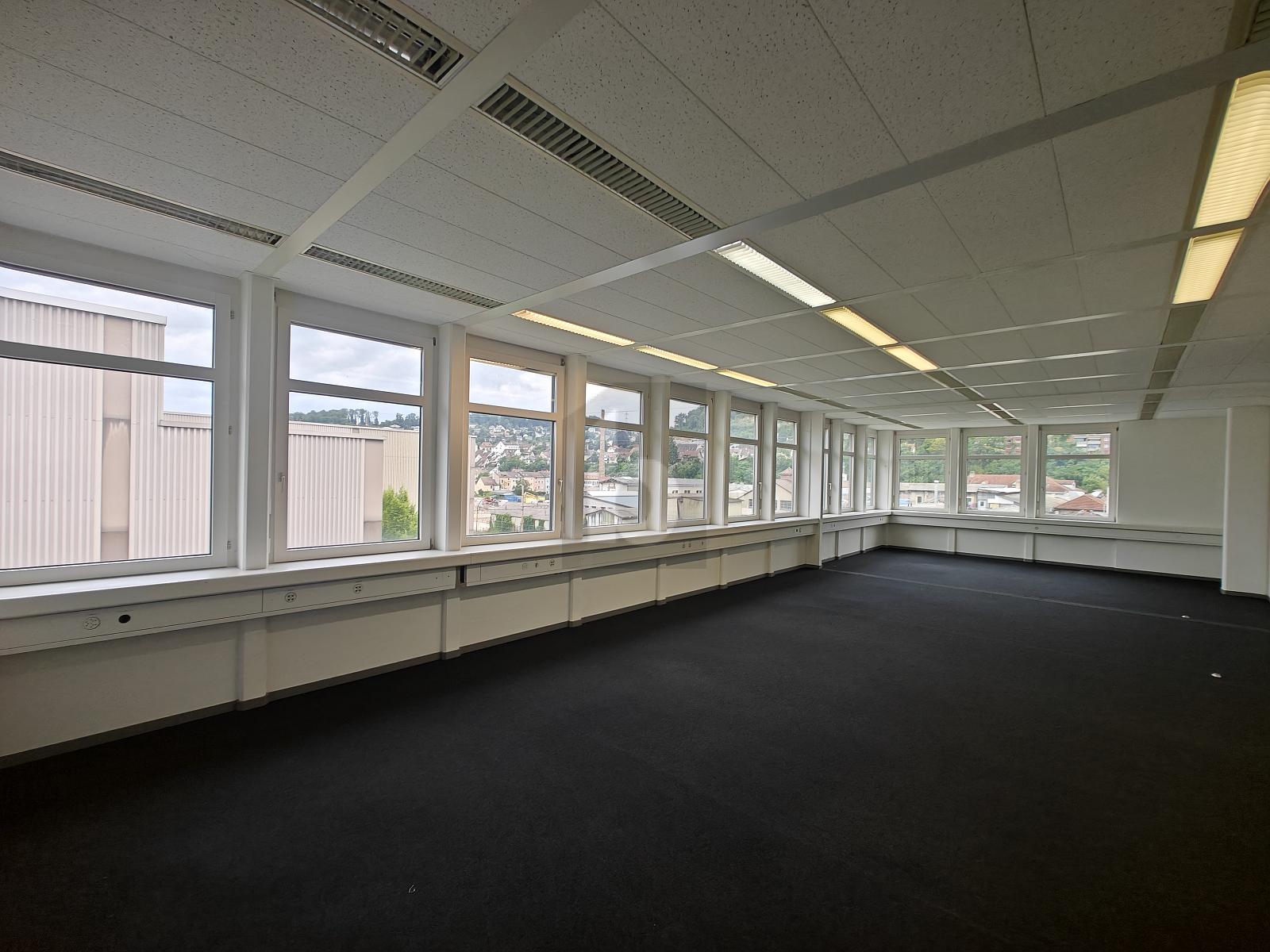 GROSSZÜGIG UND REPRÄSENTATIV - 2