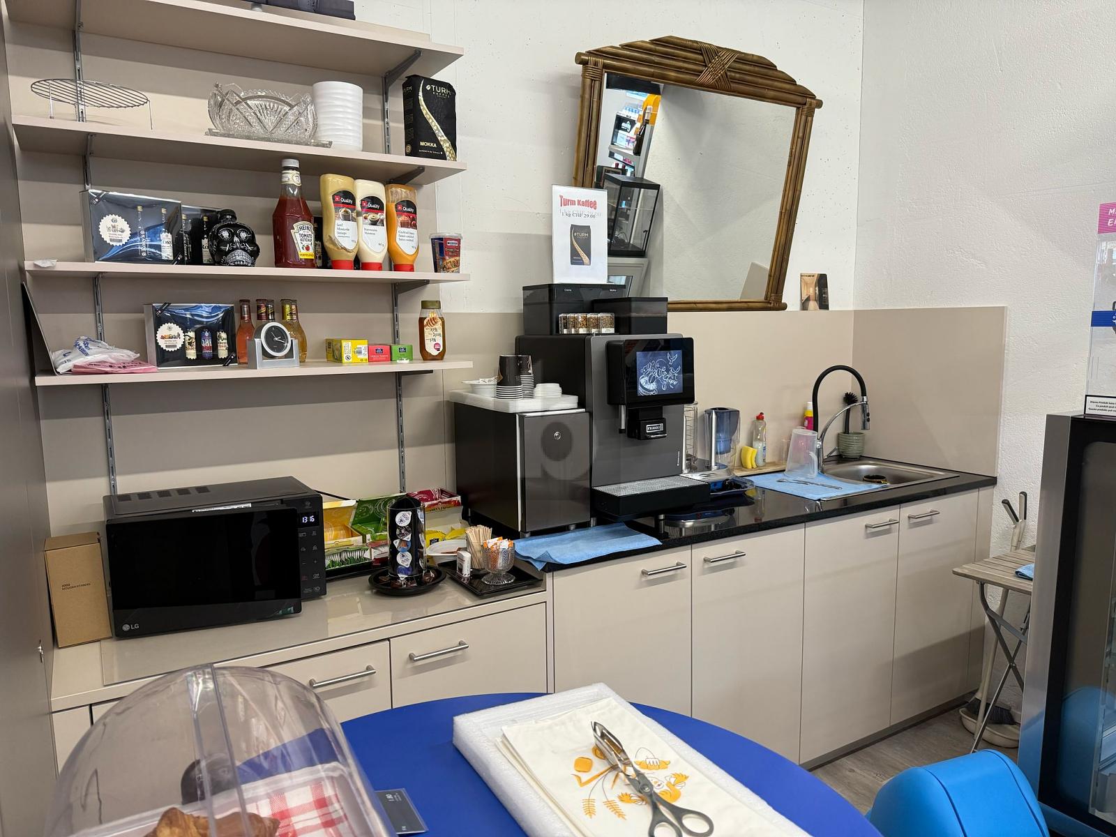 KIOSK - MODERN UND HELL AN FREQUENTIERTER LAGE - 2