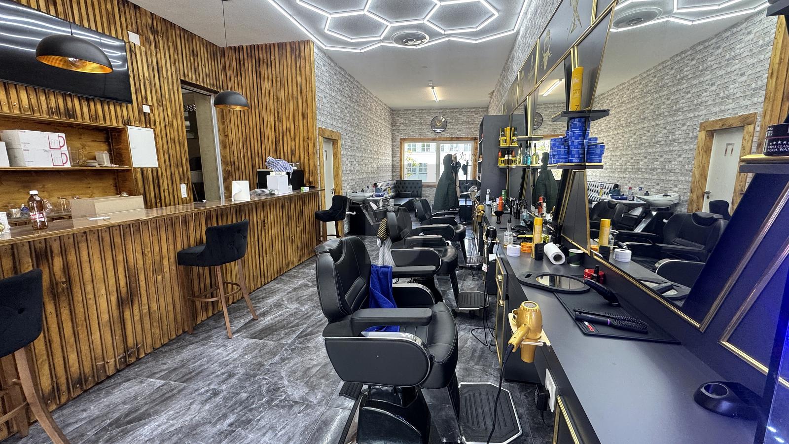 IDÉALEMENT SITUÉ AVEC 5% DE RENDEMENT - 2