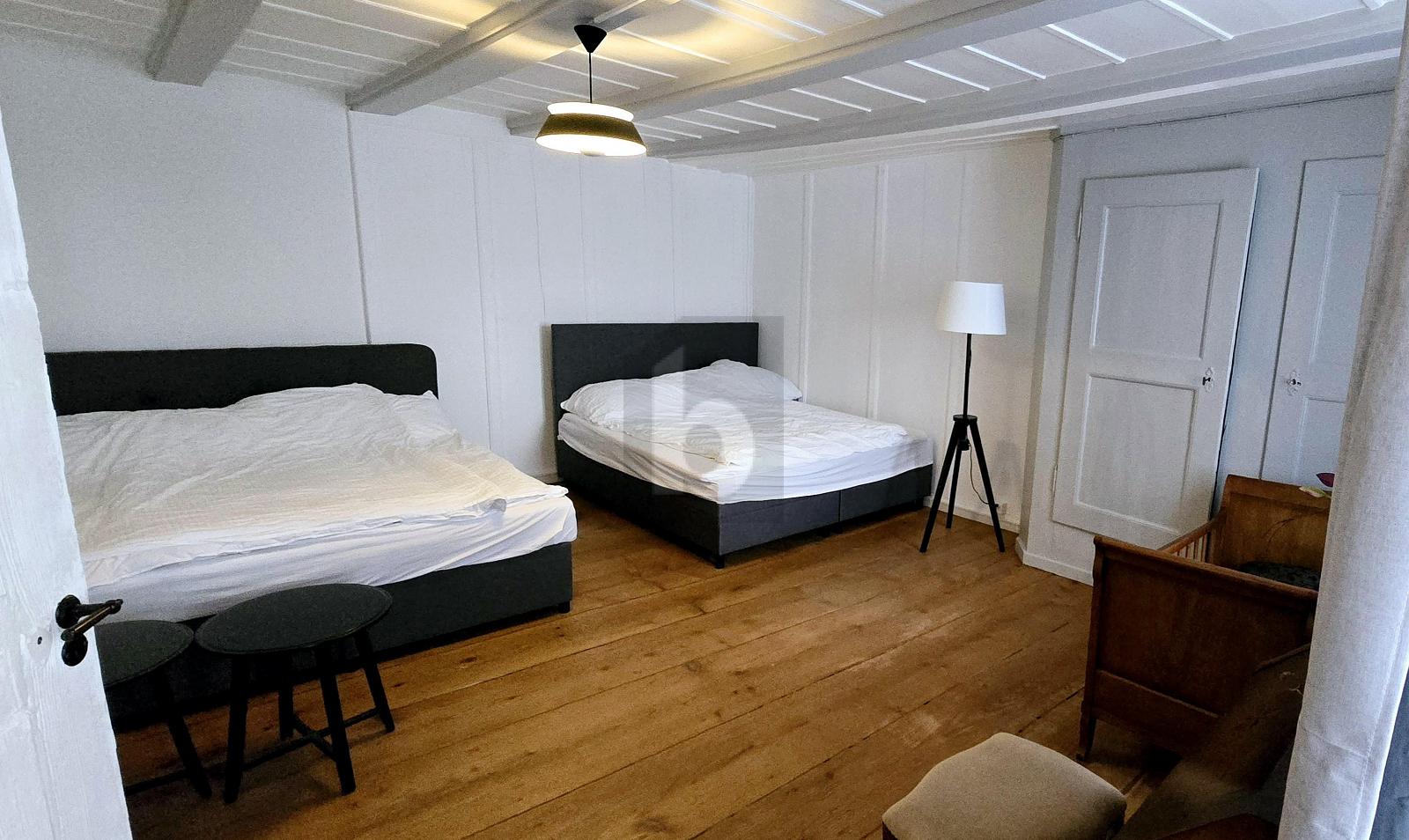 BUREAU AU C UR DE LA VIEILLE VILLE DE MORAT - 1