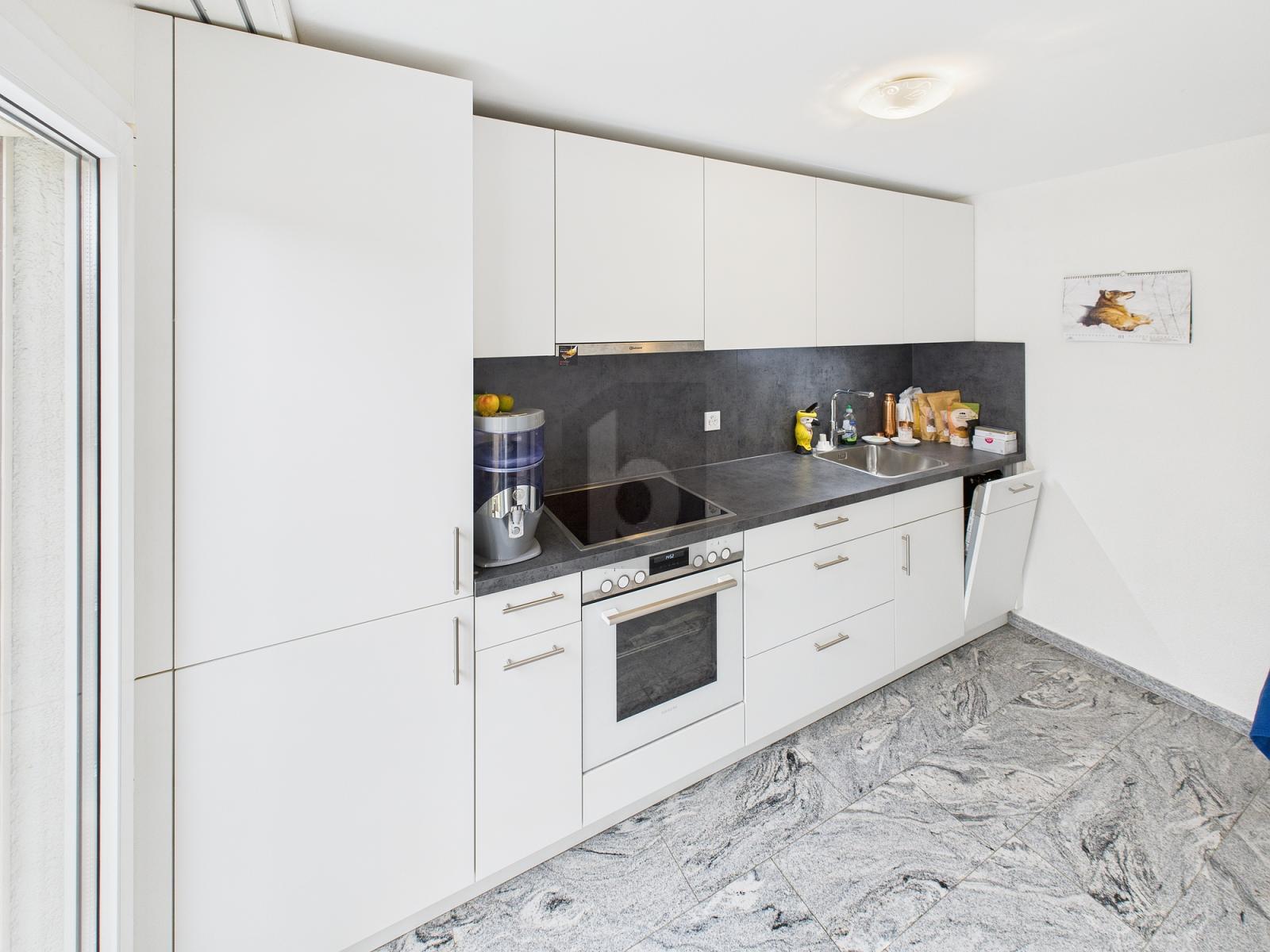 HOCHWERTIG MIT NEUER KÜCHE UND GARTENSITZPLATZ - 1