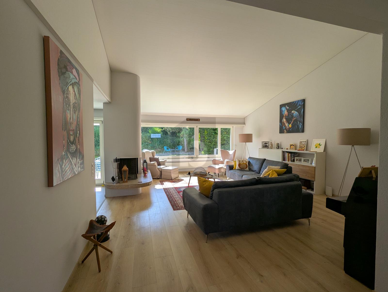 LICHTDURCHFLUTET MIT CHEMINÉE UND GARTEN - 1