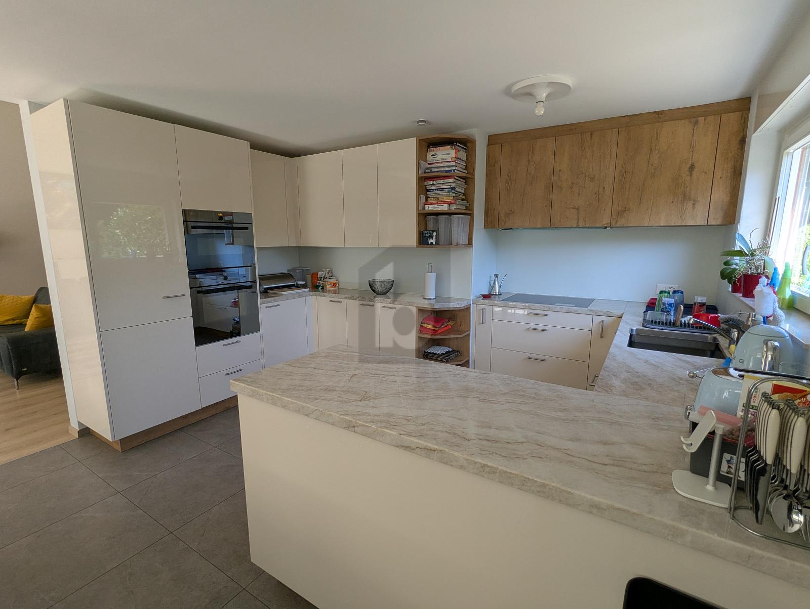 LICHTDURCHFLUTET MIT CHEMINÉE UND GARTEN - 2