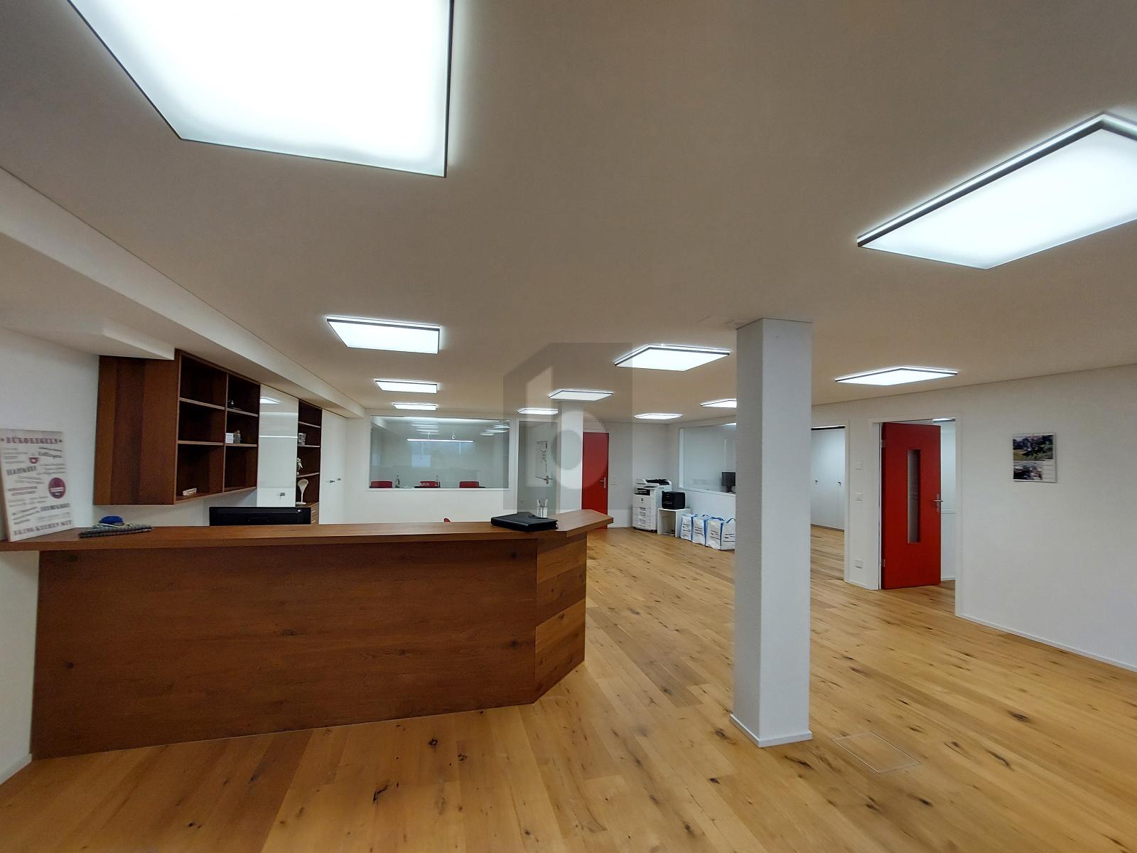 BÜROLOUNGE MIT KÜCHE & CHARME - 3