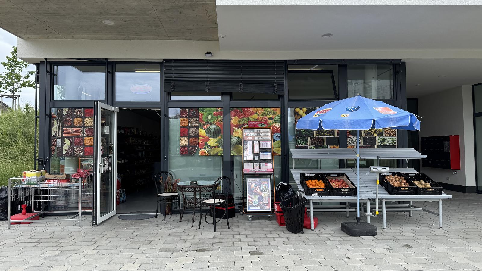 MAGASIN DANS UN NOUVEAU QUARTIER - 2