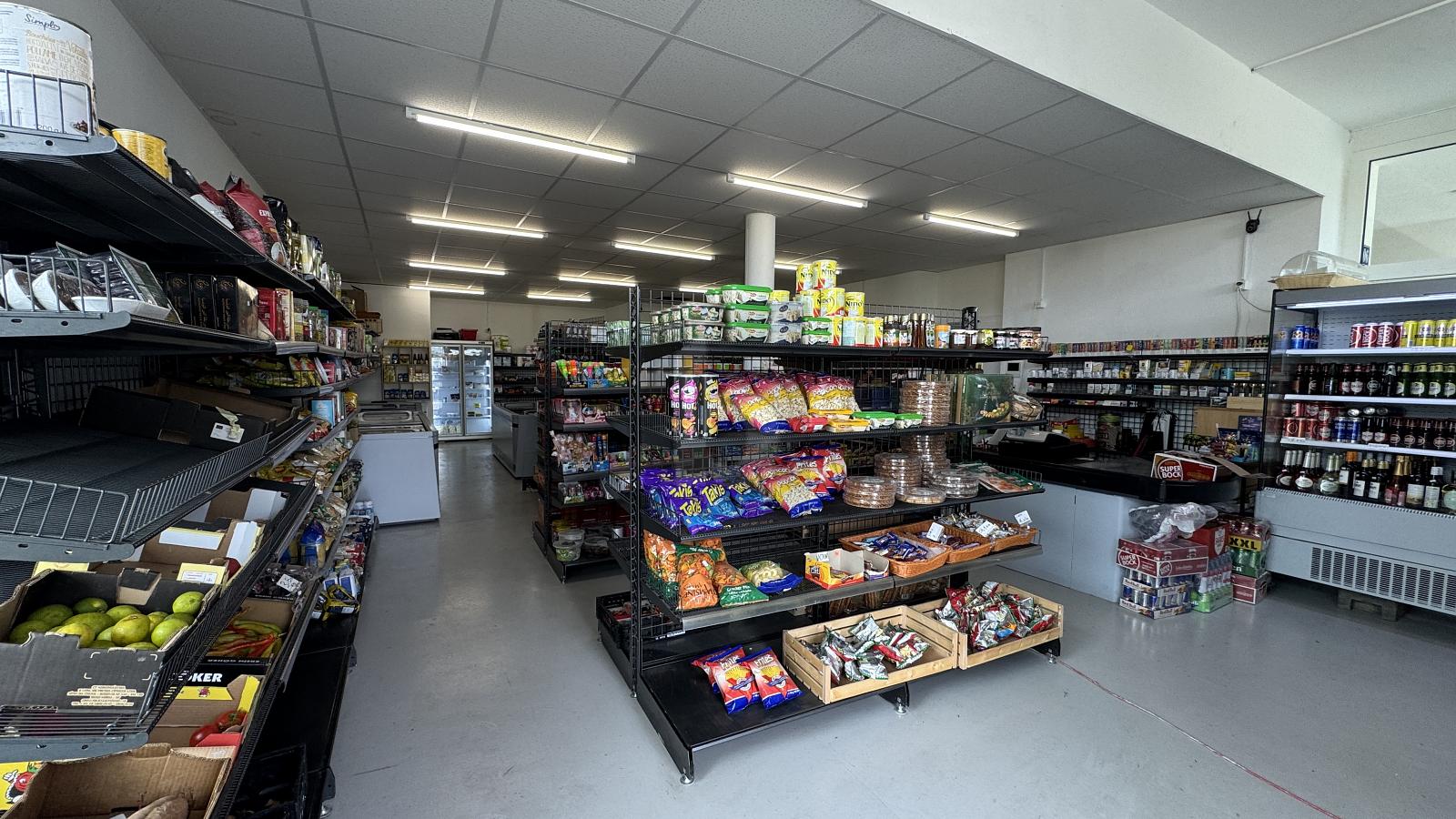 MAGASIN DANS UN NOUVEAU QUARTIER - 3