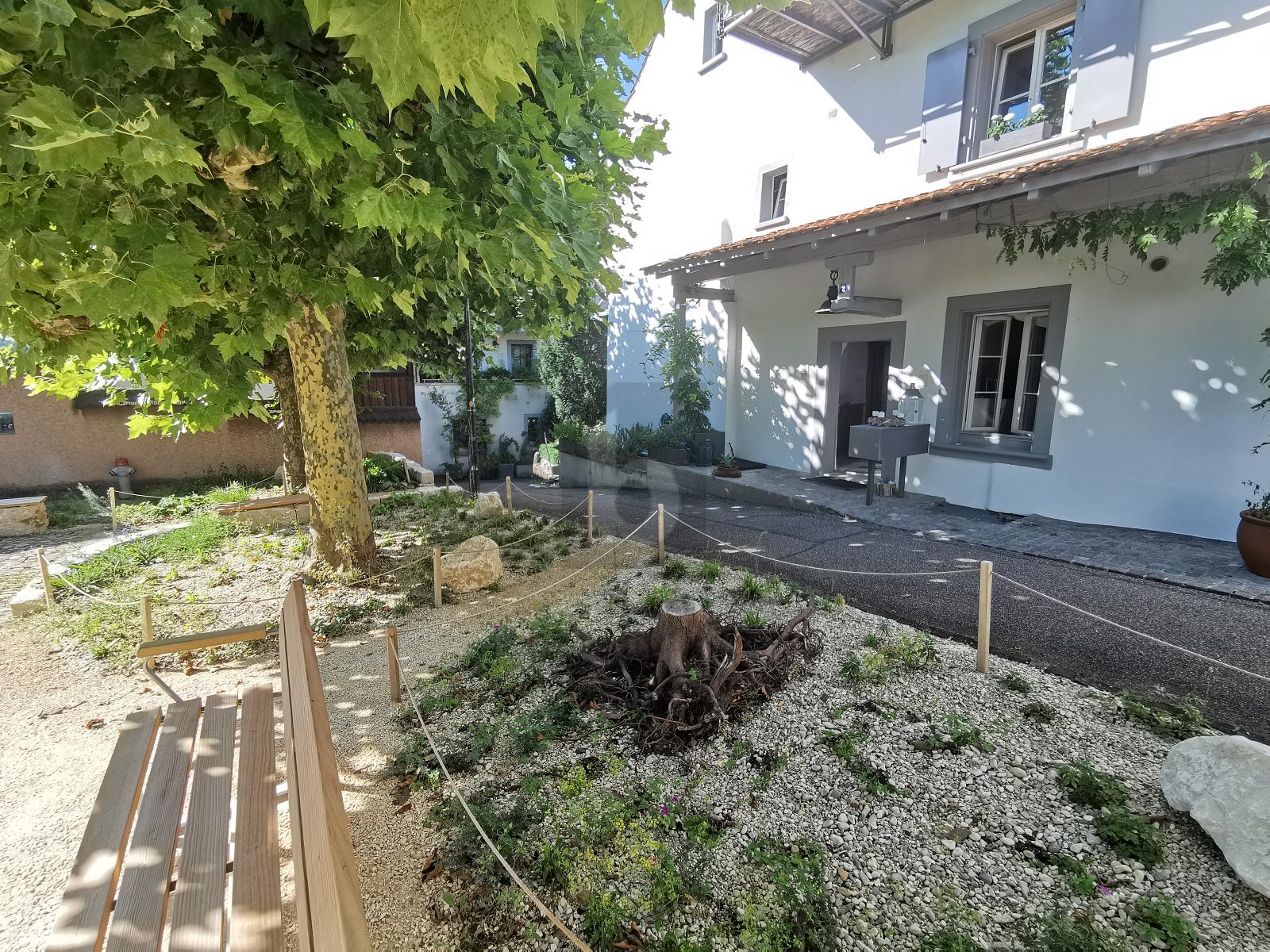 RUSTIKALES BIJOUX AN SONNIGER LAGE - 0