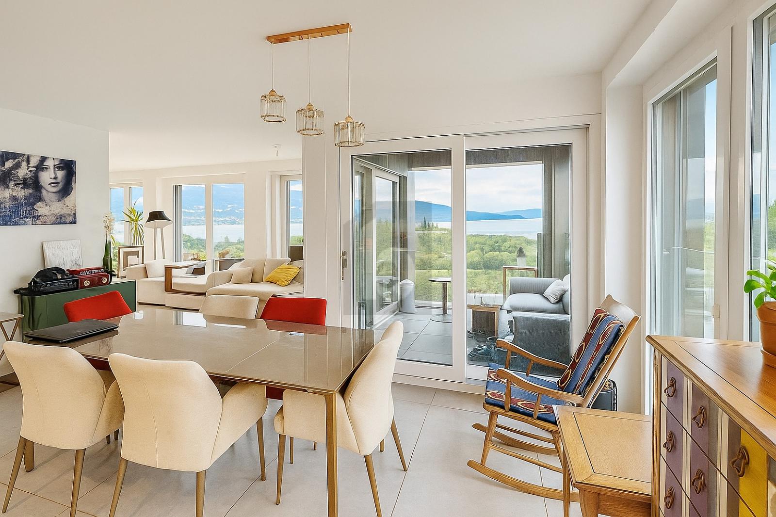 VUE IMPRENABLE SUR LE LAC ET LA VILLE - 1