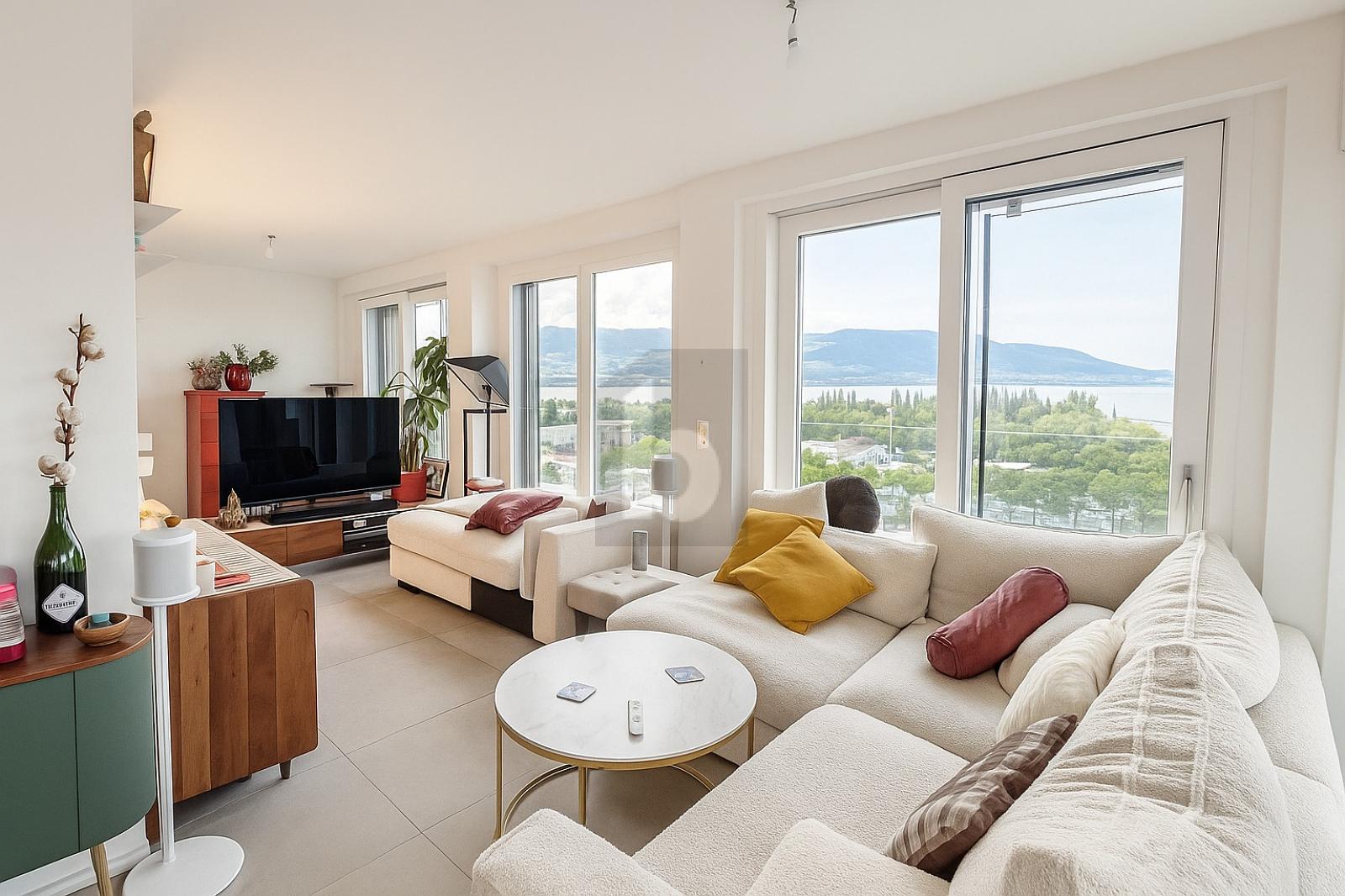 VUE IMPRENABLE SUR LE LAC ET LA VILLE - 2