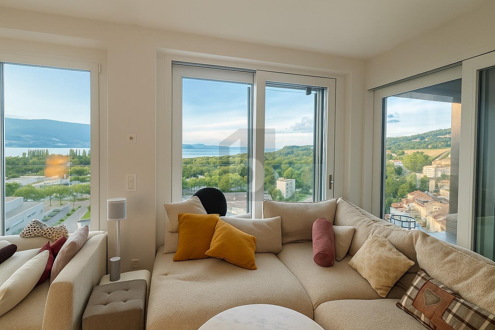 VUE IMPRENABLE SUR LE LAC ET LA VILLE - 3