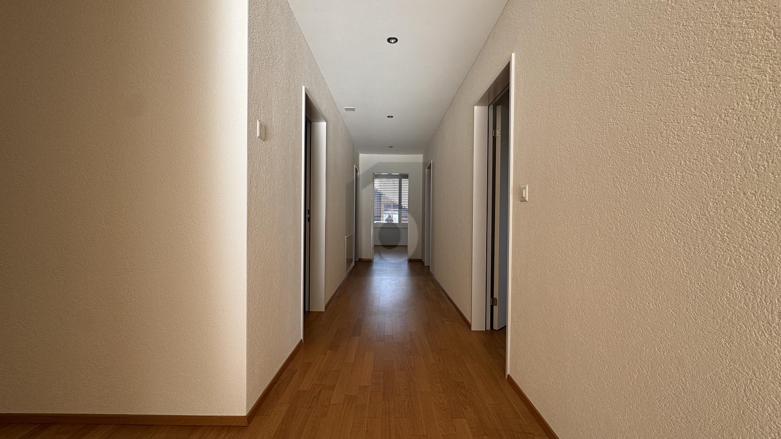 IM HERZEN VON HINWIL MIT BLICK ZUM BACHTEL - 1