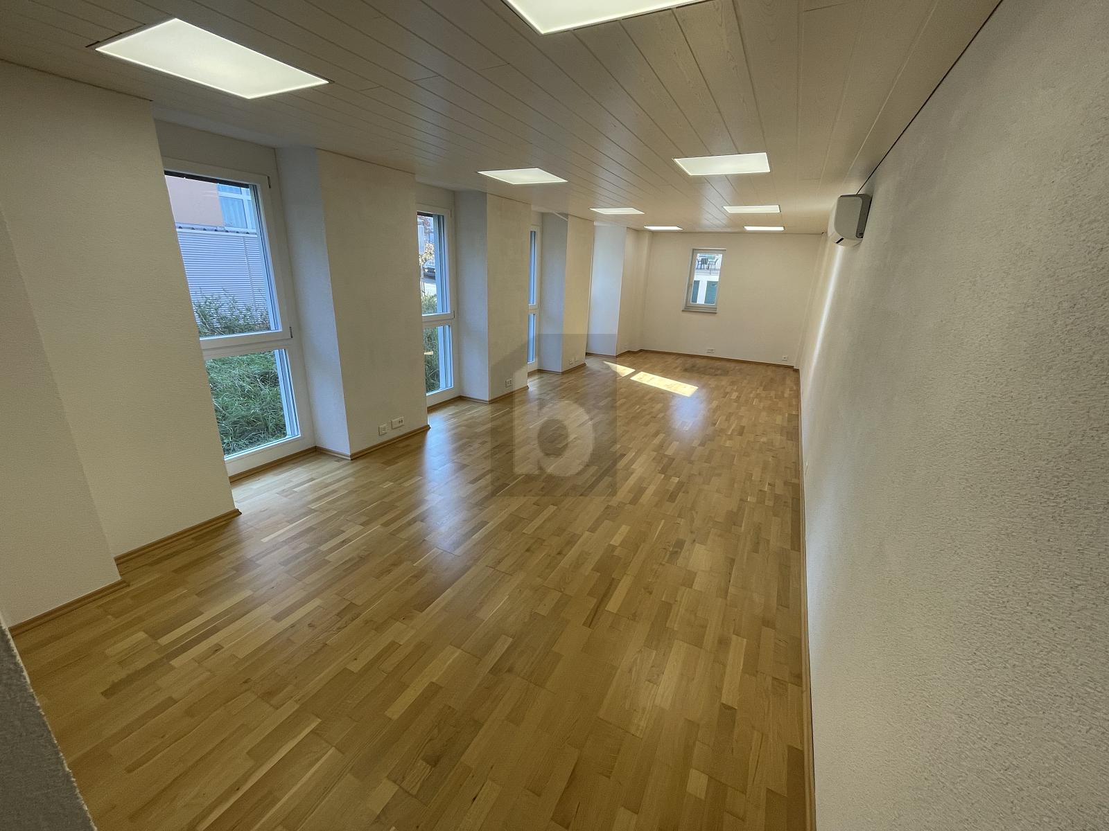 MIT KLIMA, NEUWERTIG UND GROSSZÜGIG - 0