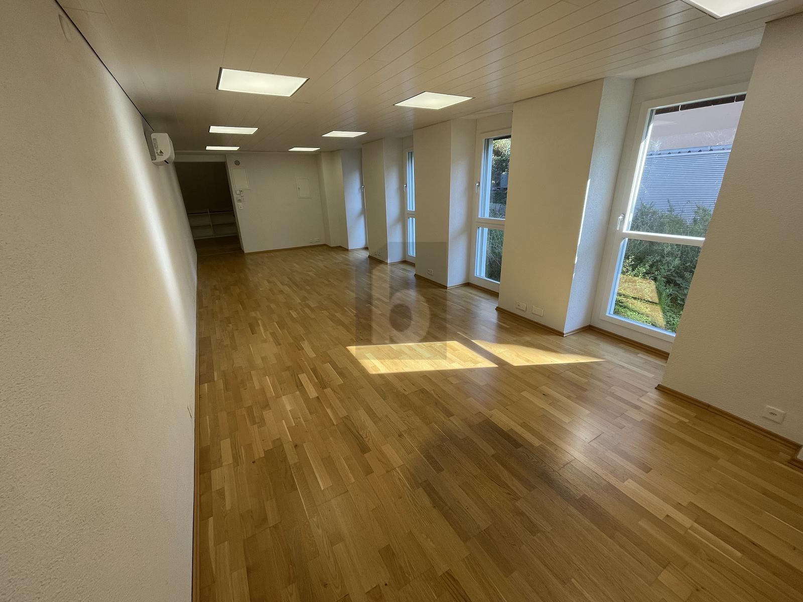 MIT KLIMA, NEUWERTIG UND GROSSZÜGIG - 1