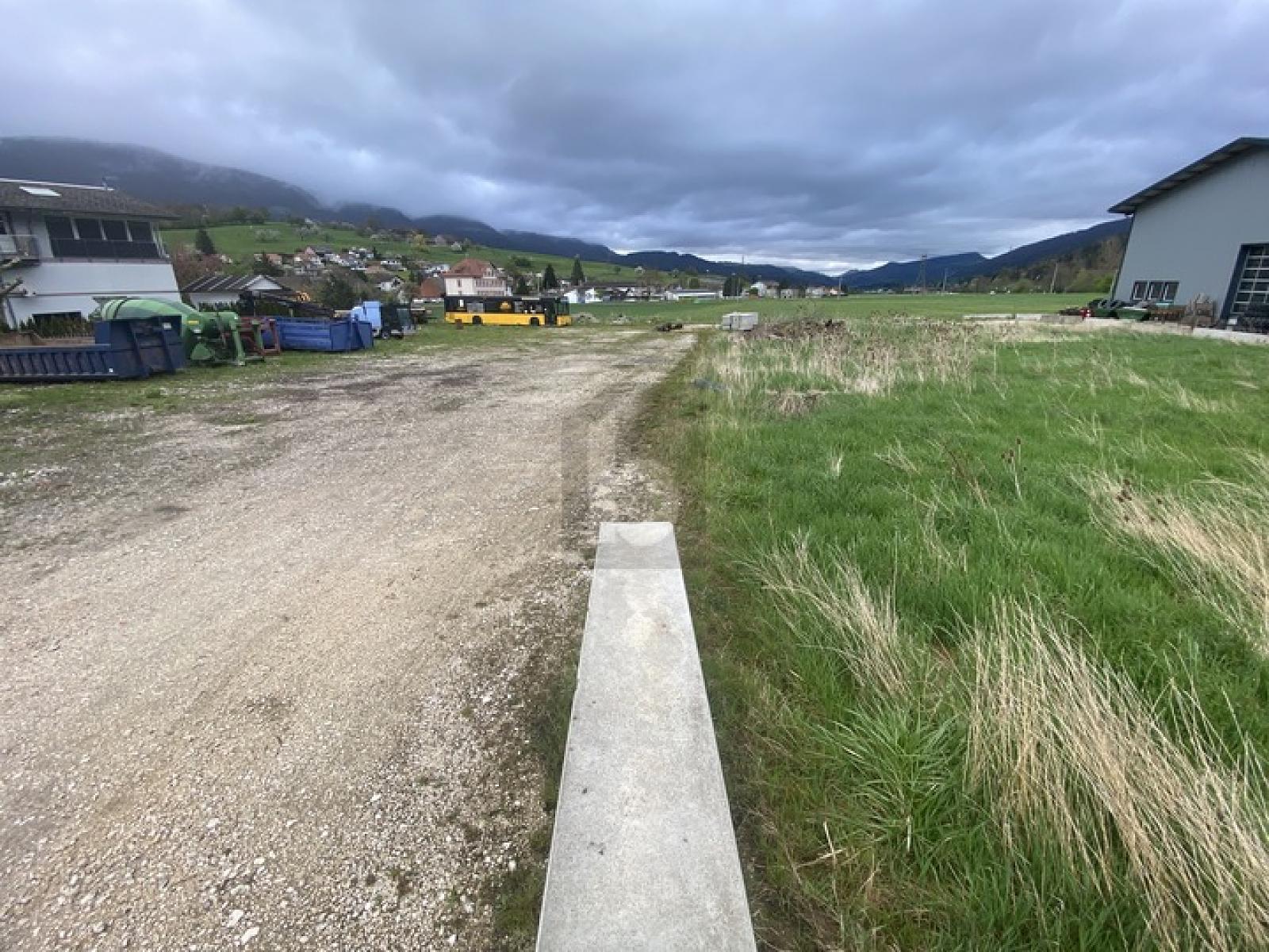 BUSINESS-STANDORT MIT ZUSÄTZLICHEN RAUMEINHEITEN - 1