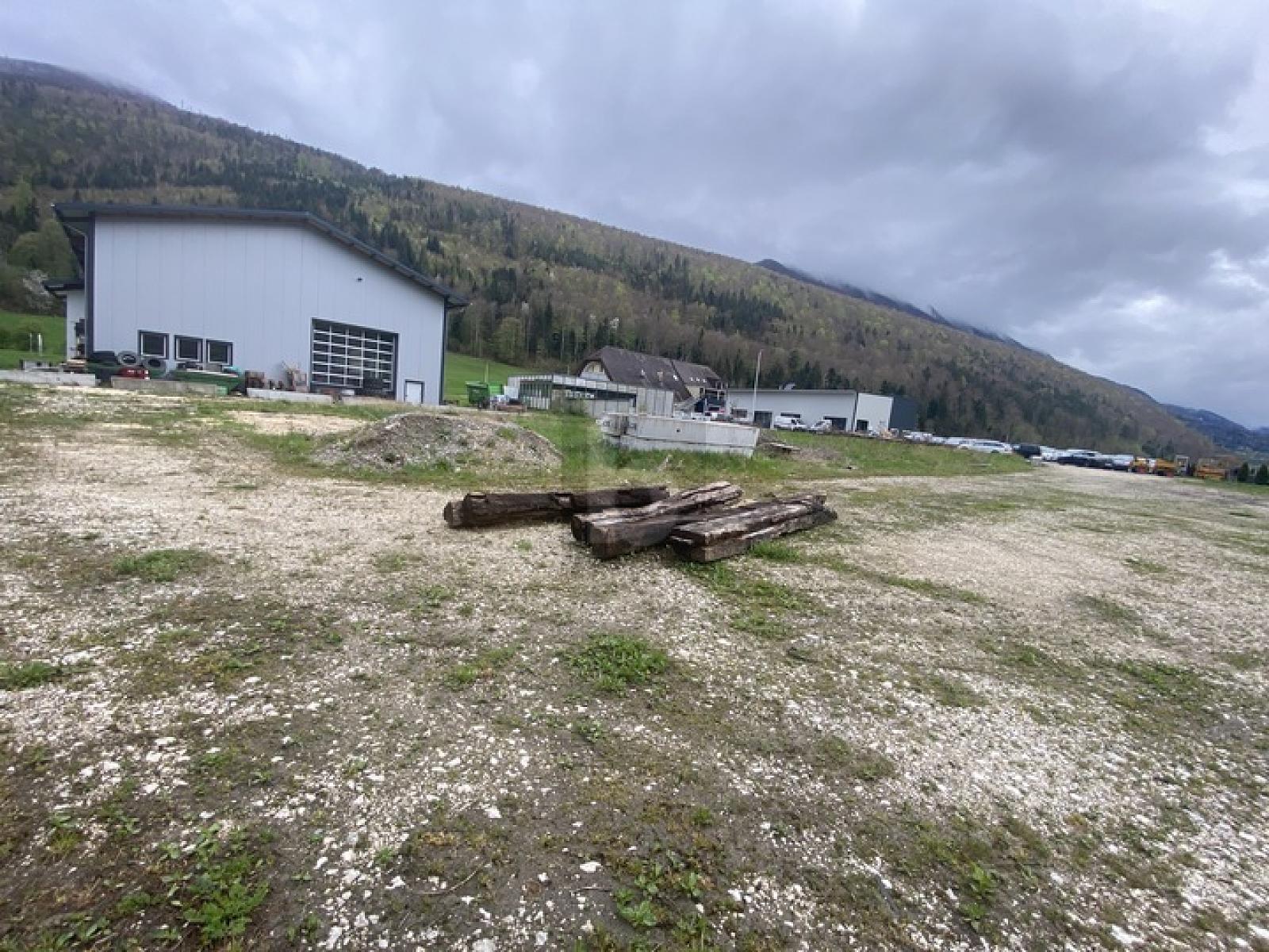 BUSINESS-STANDORT MIT ZUSÄTZLICHEN RAUMEINHEITEN - 2