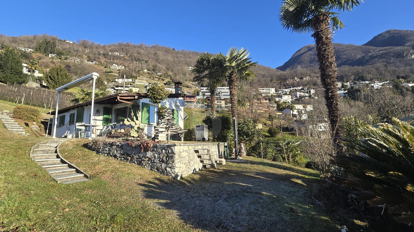 TRANQUILLO E SOLEGGIATO CON MERAVIGLIOSA VISTA - 0