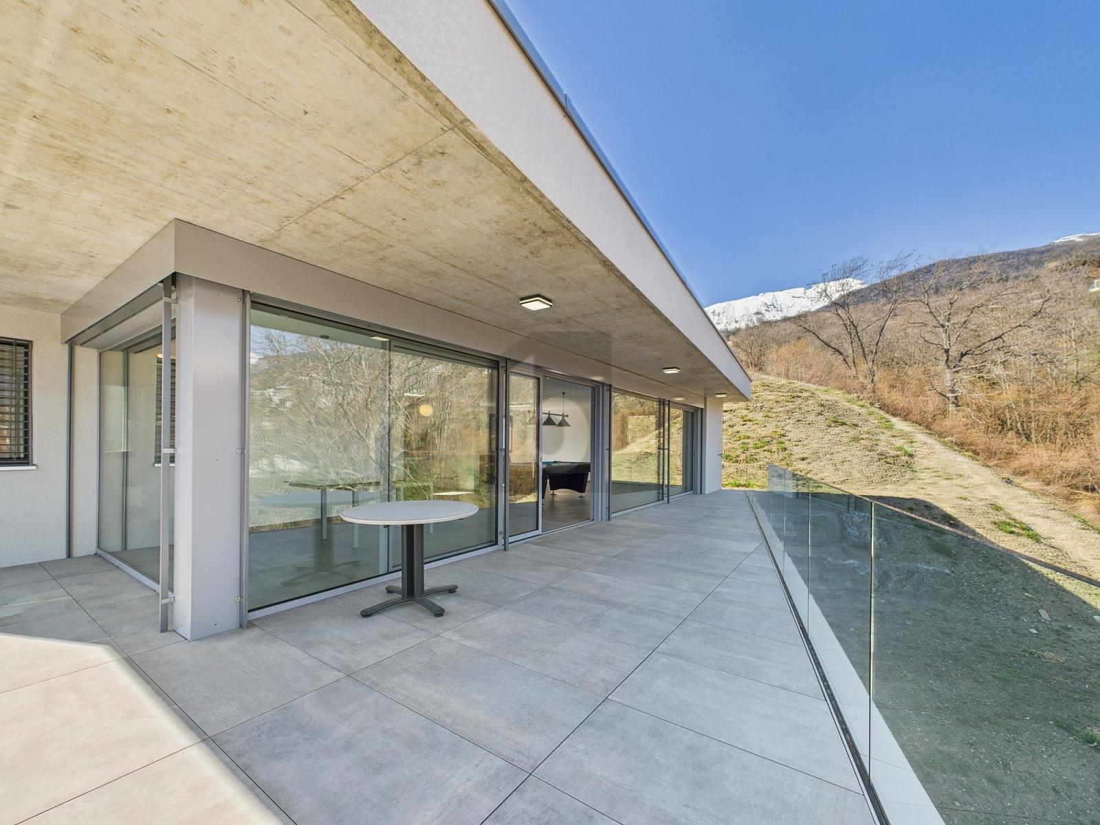 MAISON MODERNE AVEC ASCENSEUR ET PANORAMA - 4