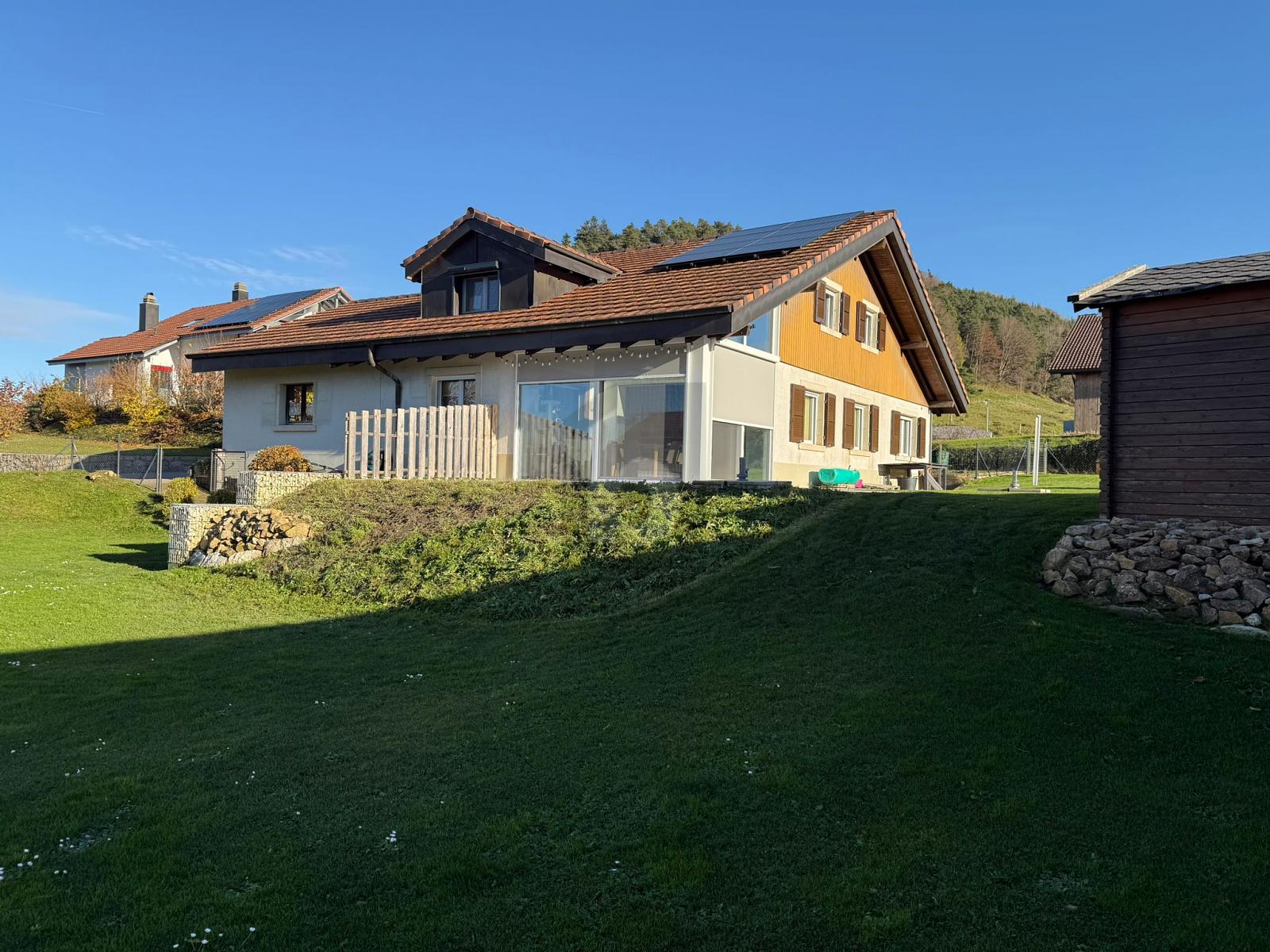 TRÈS SPACIEUSE, VUE SUR LA NATURE ENVIRONNANTE - 0