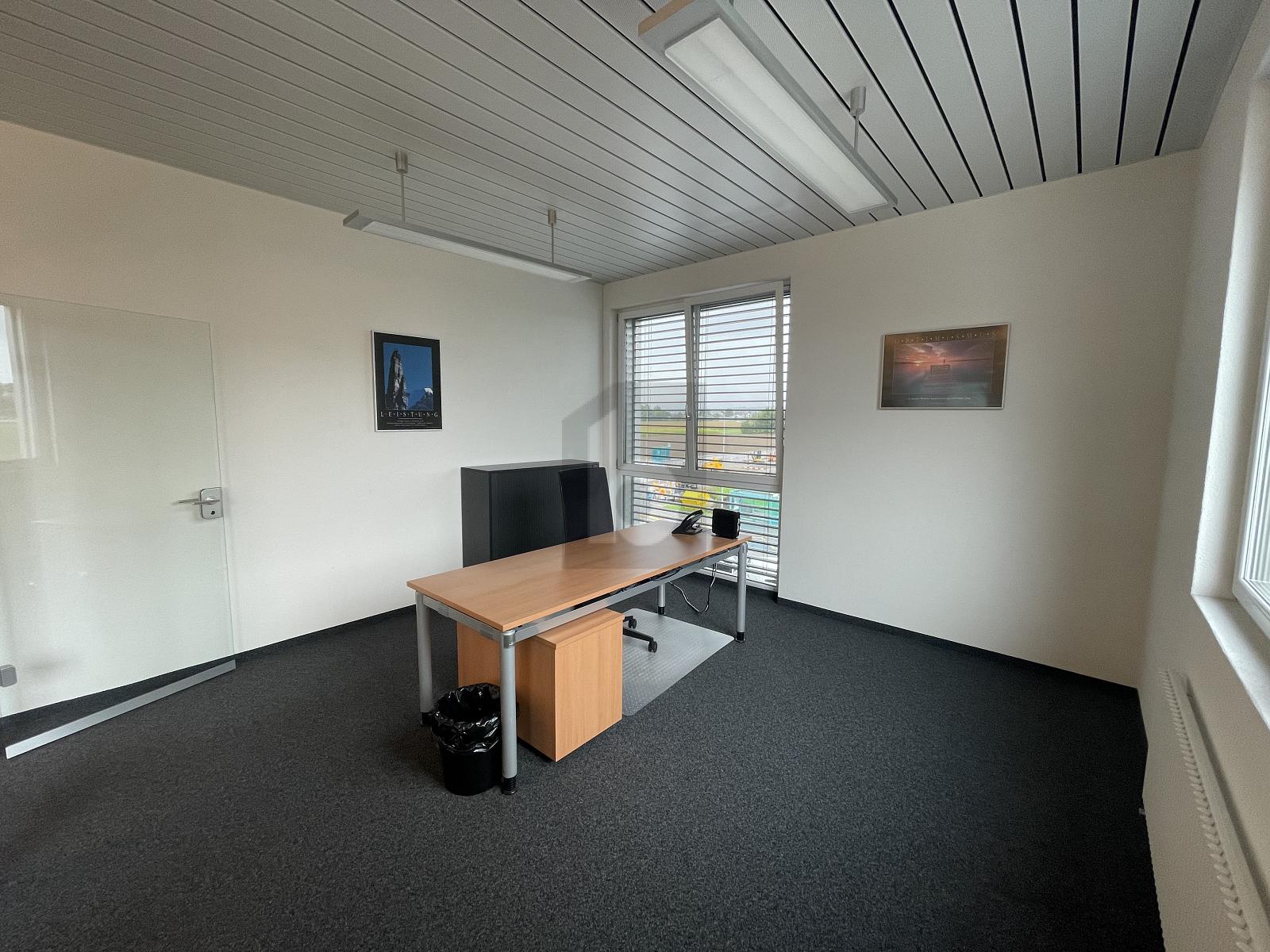 GUT AUSGESTATTET UND REPRÄSENTATIV - 2