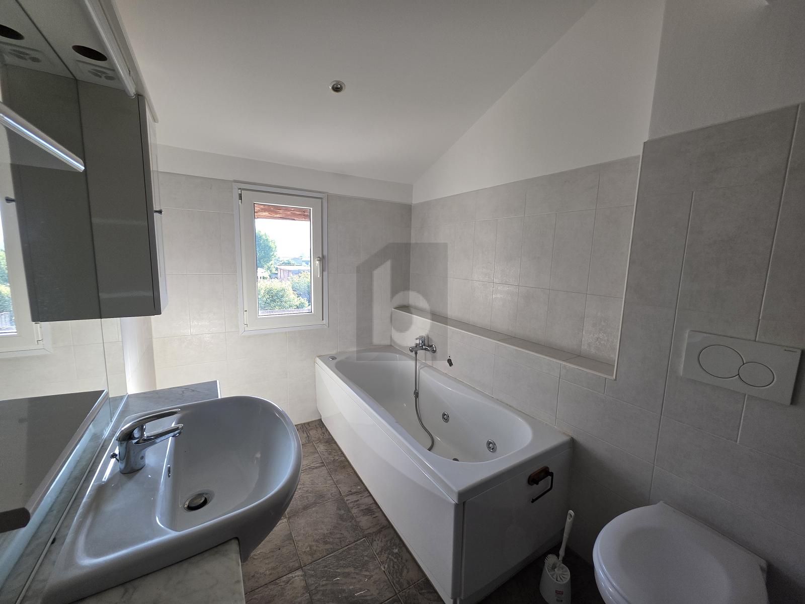 ACCOGLIENTE E SOLEGGIATO IN POSIZIONE CENTRALE - 2