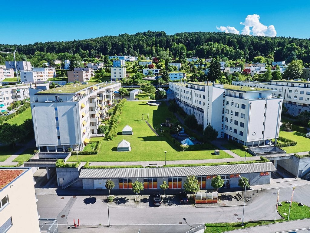 Einstellplatz an der Obstgartenstrasse zu vermieten. - 0