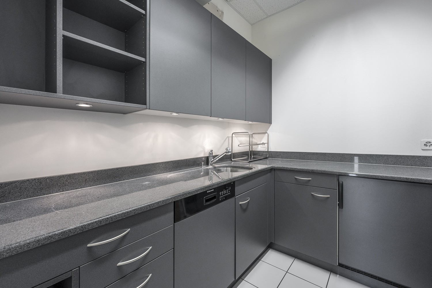 Bezugsbereite Fläche mit Dachterrasse mitten in Oerlikon - 7